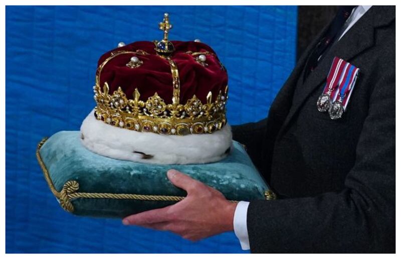 El Rey Carlos III no utilizó la corona escocesa.