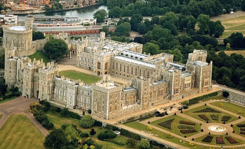El castillo de Windsor tiene más de mil habitaciones.